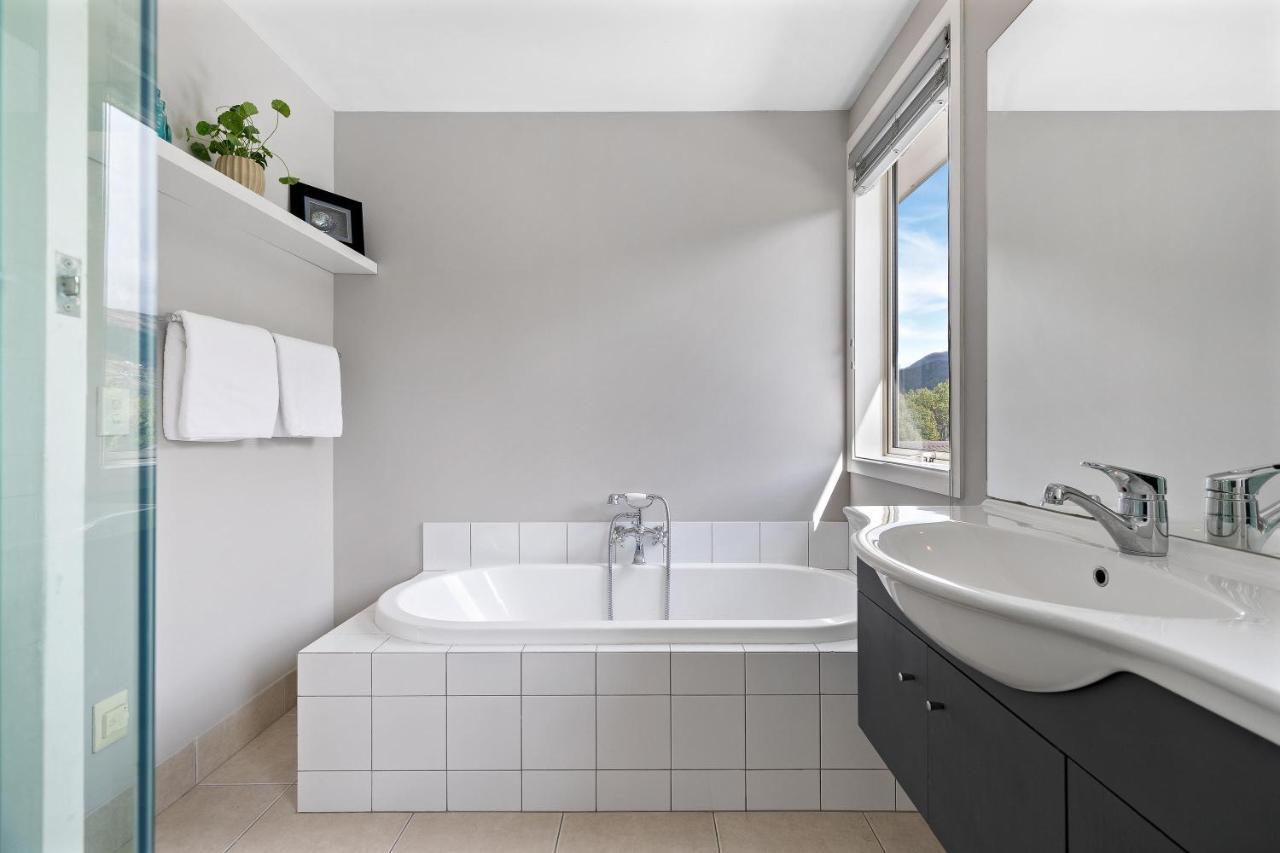 Lake And Mountain View Living Queenstown Exterior foto
