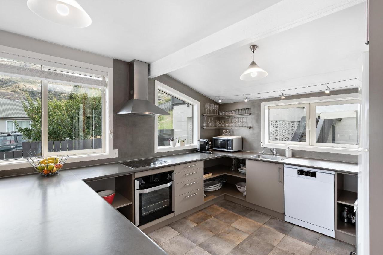 Lake And Mountain View Living Queenstown Exterior foto