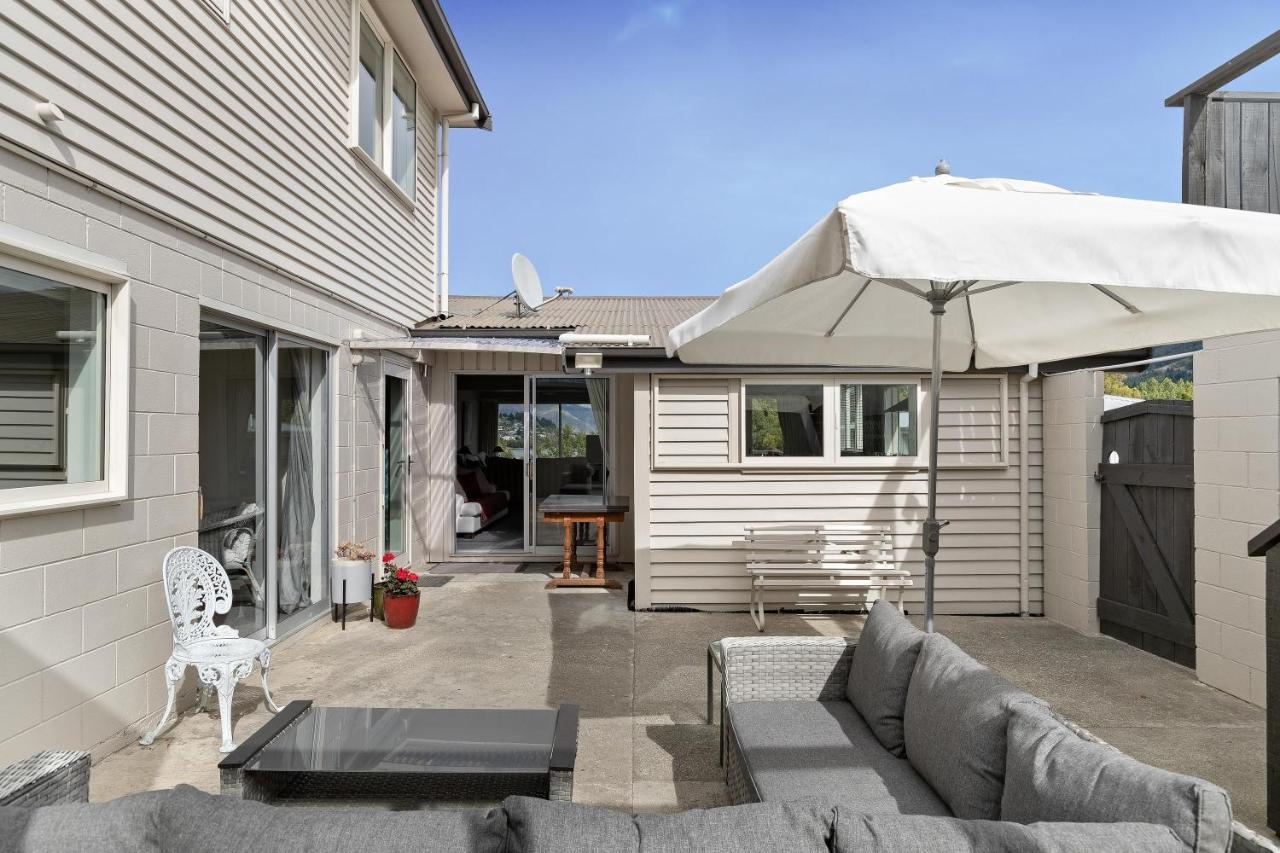 Lake And Mountain View Living Queenstown Exterior foto